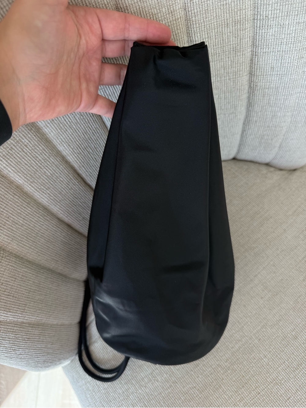 Cos drawstring crossbody bag - Picture 5 of 6